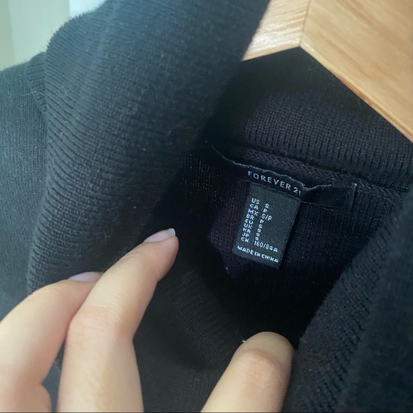 F21 Black Cropped Longsleeve Knit Turtleneck Top - Picture 3 of 7